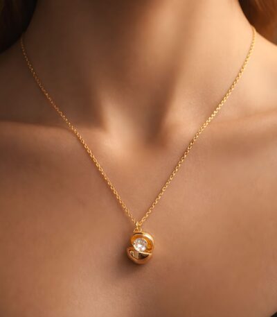 Anti tarnish gold crystal pendant necklace for women